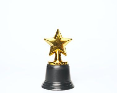 Trophies of the insurance brokerage: eight brokers honored