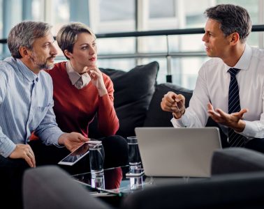 Expatrié ou détaché : quelle « assurance maladie » et comment préparer sa retraite ?